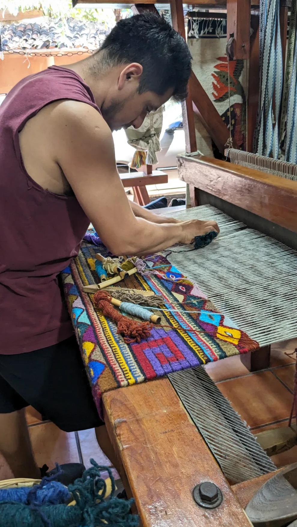Martin Hipolito Cruz weaving a beautiful wool rug